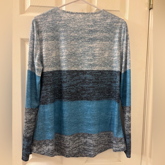 Blue and Gray Colorblock Long Sleeve Top with Button Detail - Picture 2 of 7